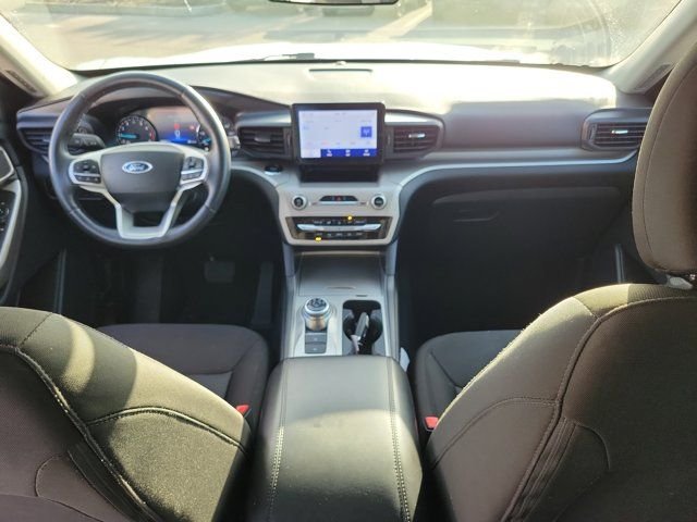Used 2023 White Metallic Ford XLT image 16