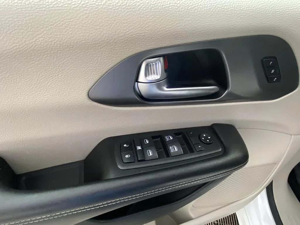 Used 2022 White Chrysler Touring L image 28