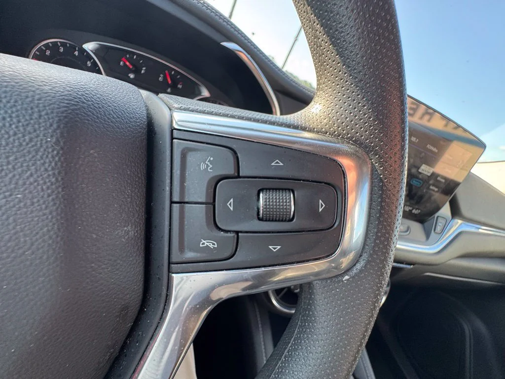 Used 2025 White Chevrolet LT image 25