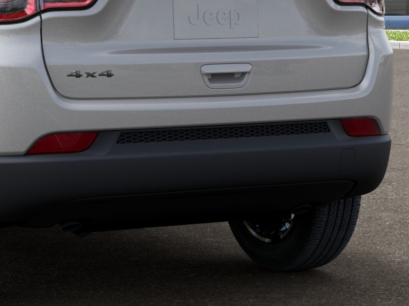 New 2026 Silver Zynith Metallic Clearcoat Jeep Latitude image 39