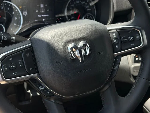 New 2026 Diamond Black Crystal Pearl-Coat Exterior Paint RAM Big Horn/Lone Star image 25