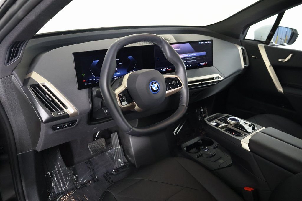 Certified Used 2025 Alpine White BMW xDrive50 image 7