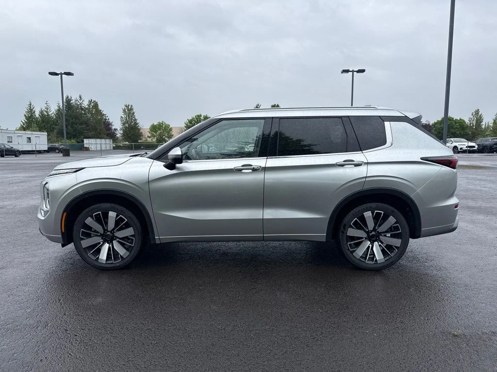 Used 2025 Alloy Silver Metallic Mitsubishi SEL image 4