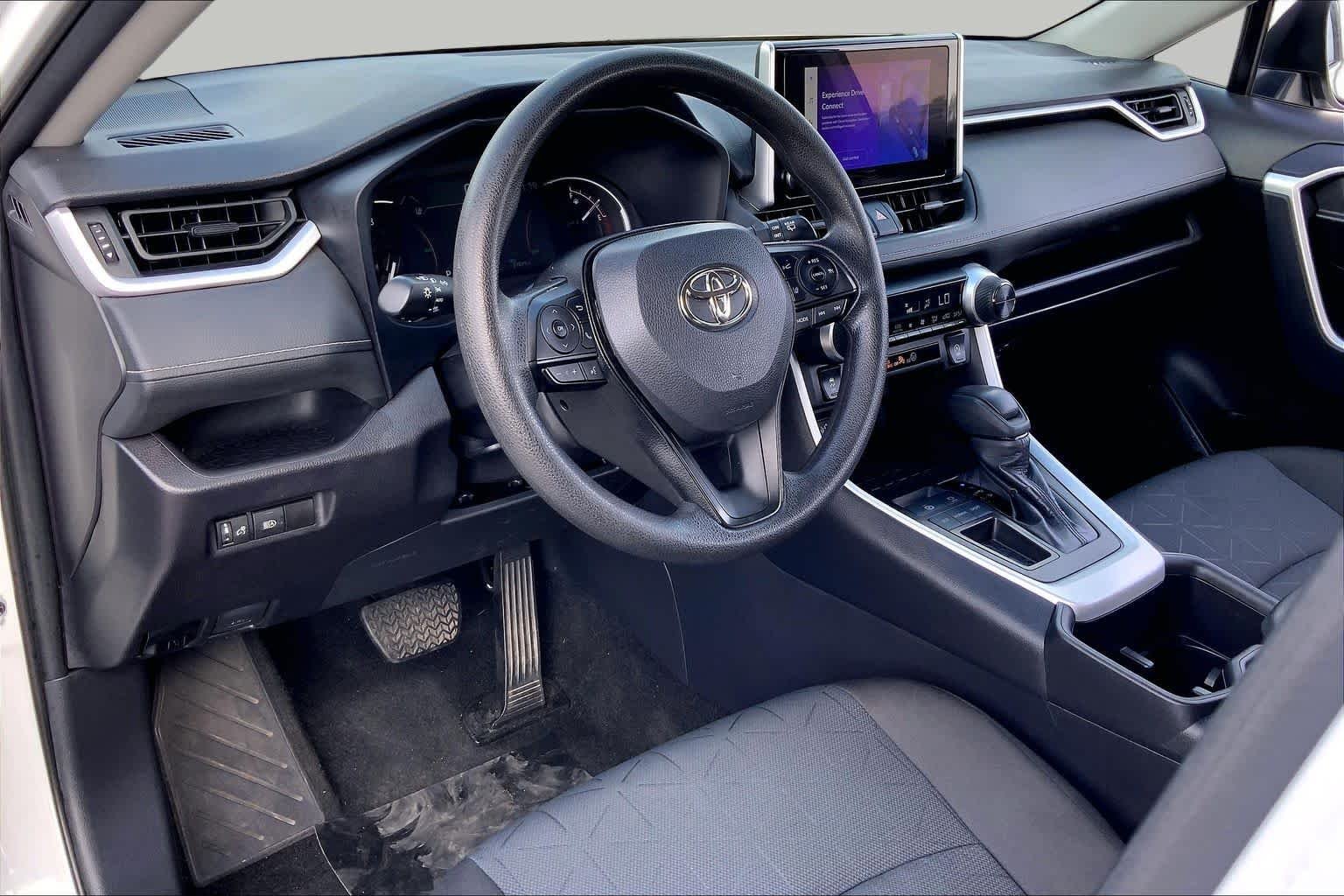 Used 2025 Ice Cap Toyota XLE image 17