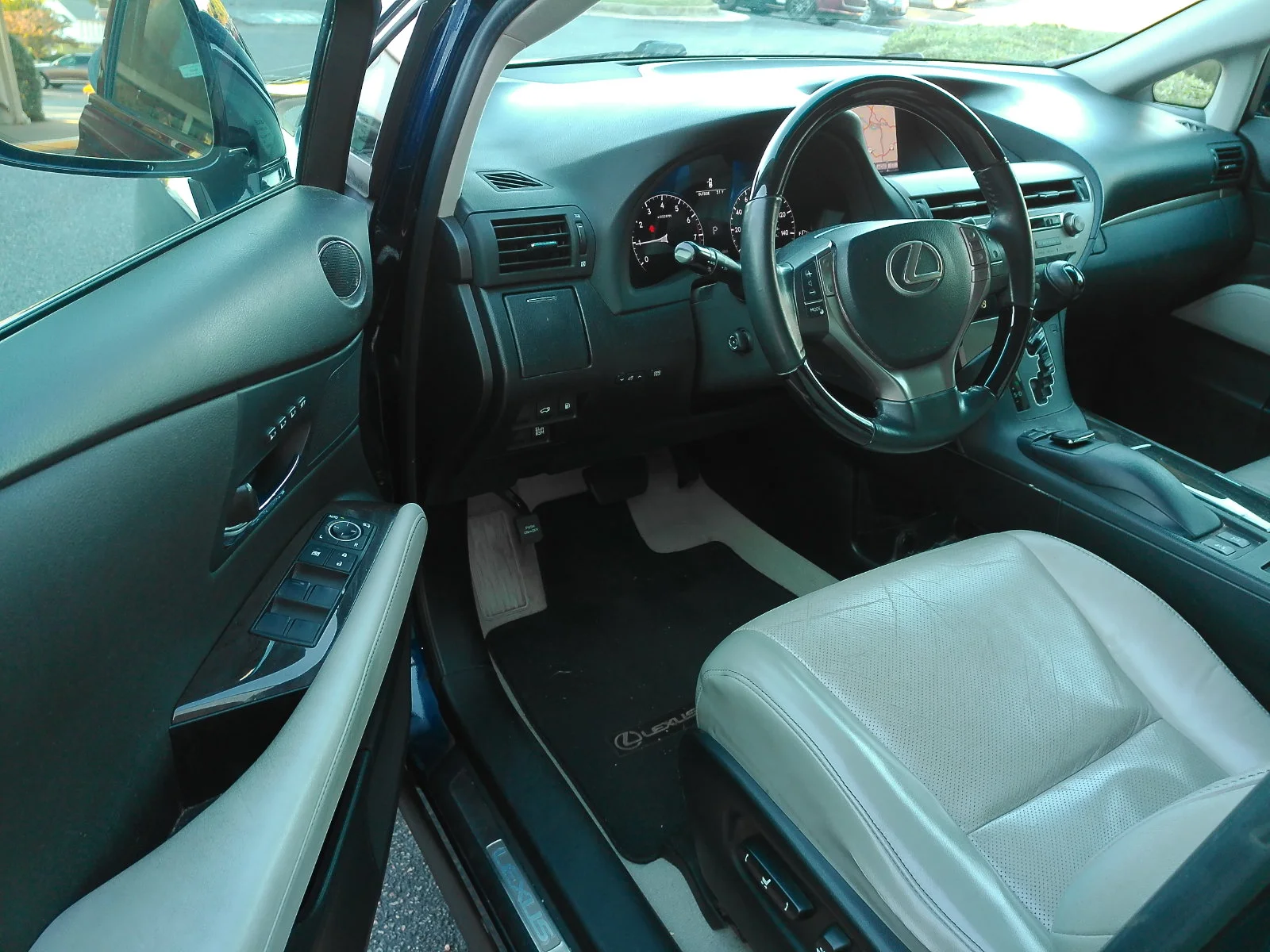 Used 2015 Blue Lexus 350 image 25