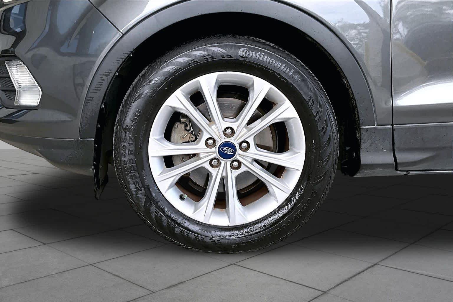 Used 2017 Magnetic Ford SE image 11