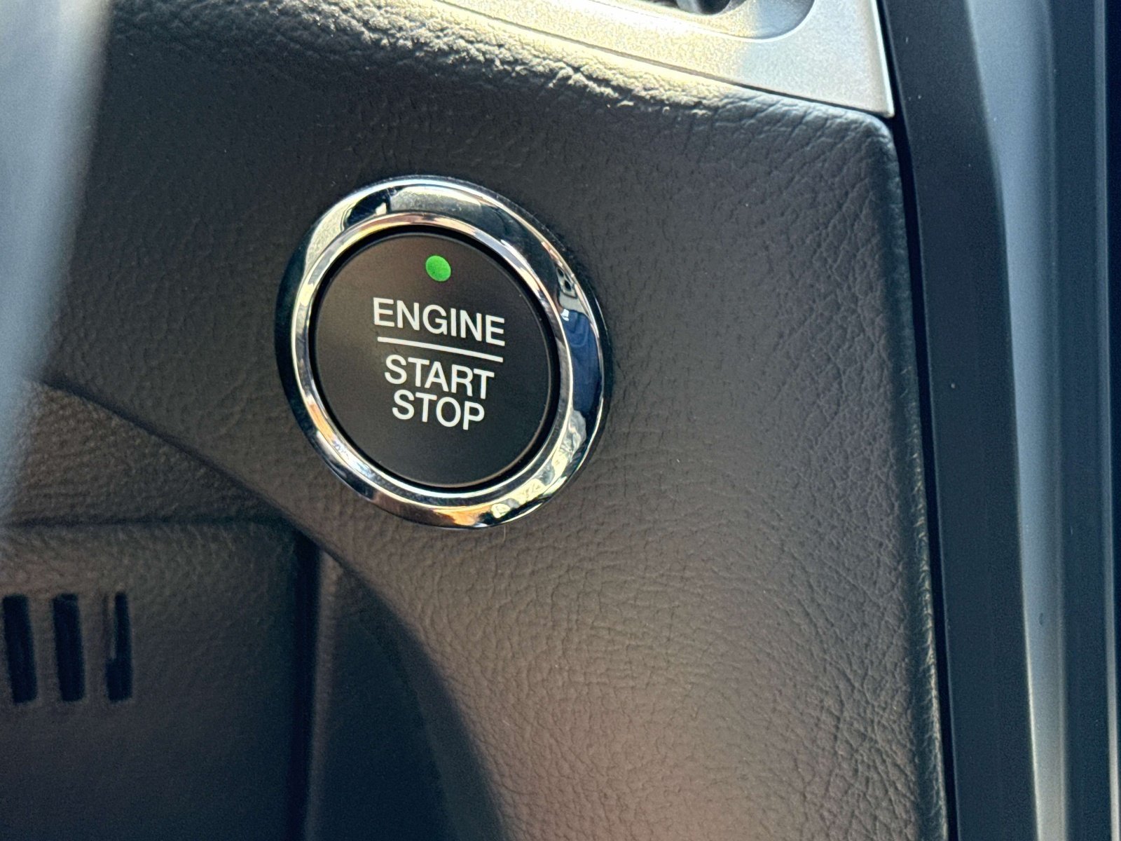 Used 2022 White Ford SEL image 31
