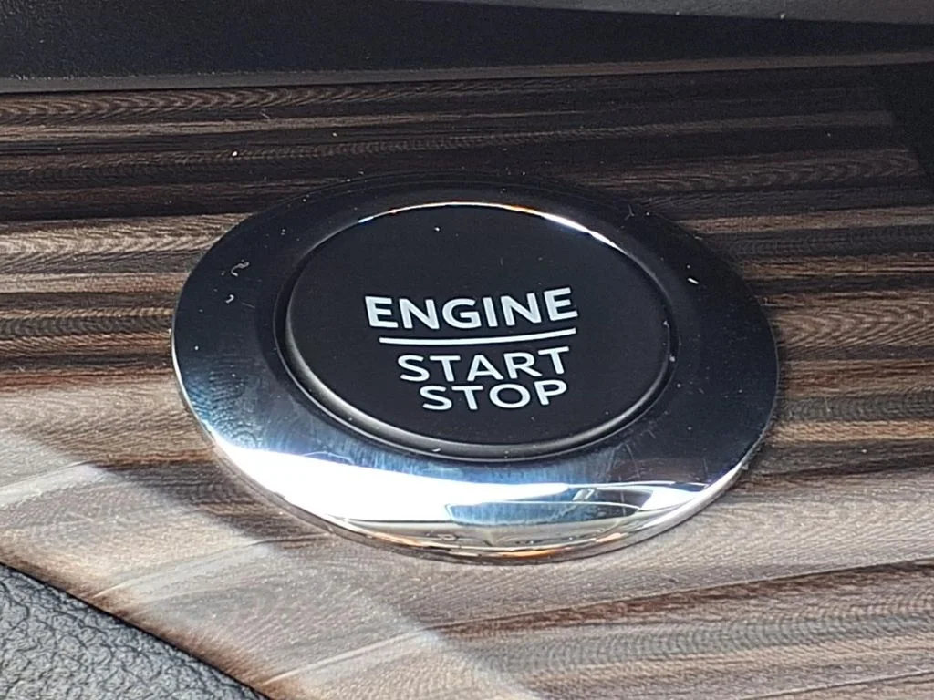 Used 2024 Silver Ford Limited image 9