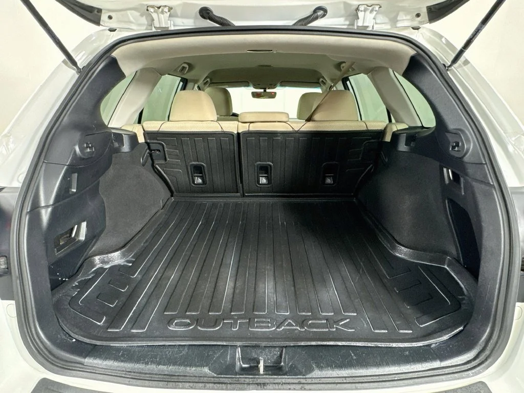 Used 2018 Crystal White Pearl Subaru 2.5i image 30