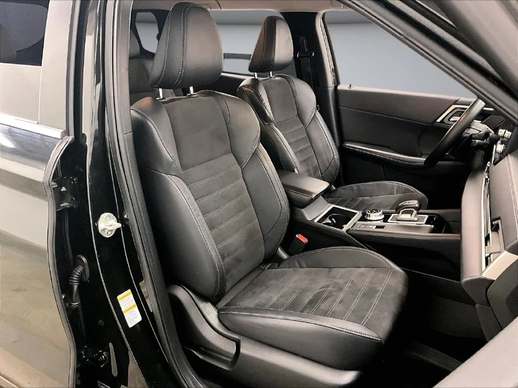 Used 2023 Black Mitsubishi SE image 30