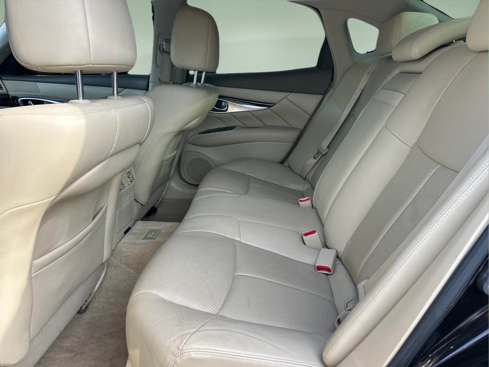 2011 INFINITI M 37 - Photo 12