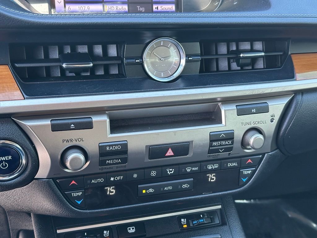 Used 2014 Silver Lexus 300h image 5