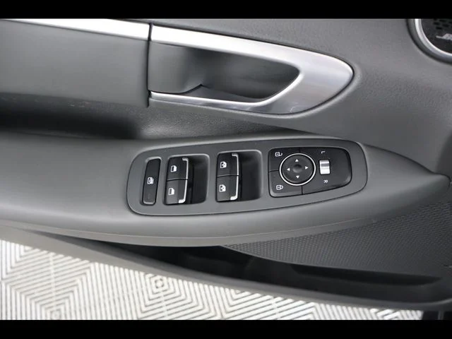 Used 2021 Black Hyundai SEL Plus image 30
