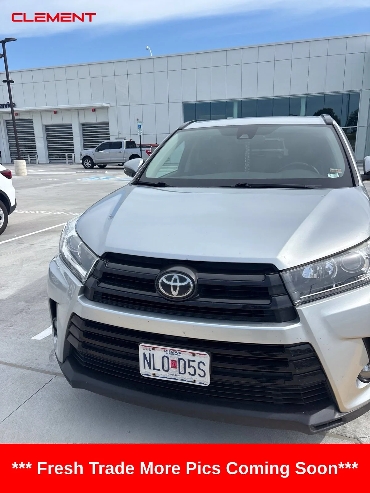 Used 2017 Celestial Silver Metallic Toyota SE image 6