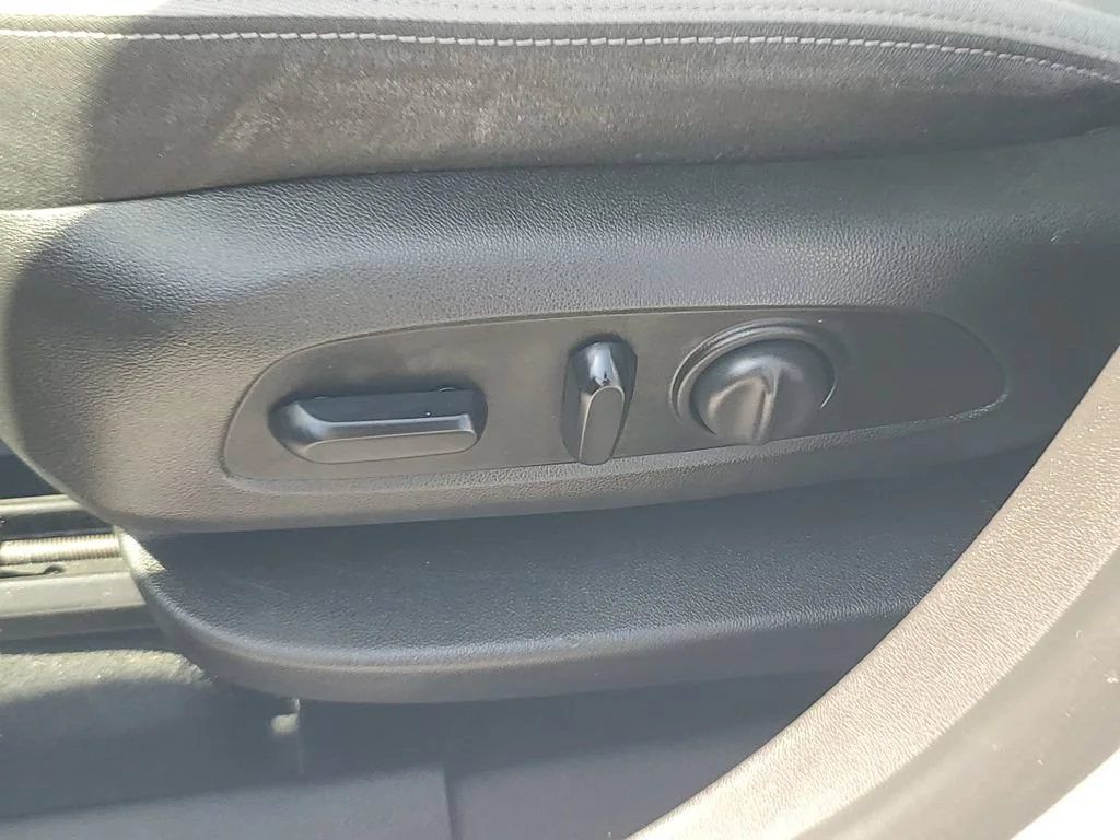 Used 2018 SILVER ICE METALLIC Chevrolet LT image 16
