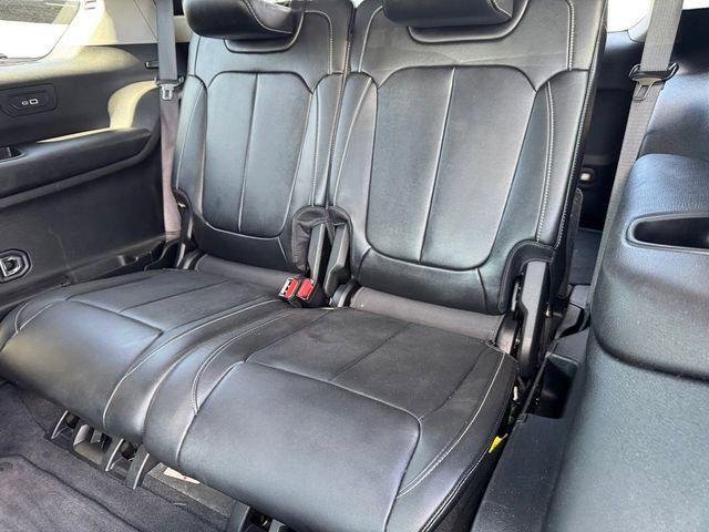 Used 2022 Diamond Black Crystal Pearlcoat Jeep Limited image 20