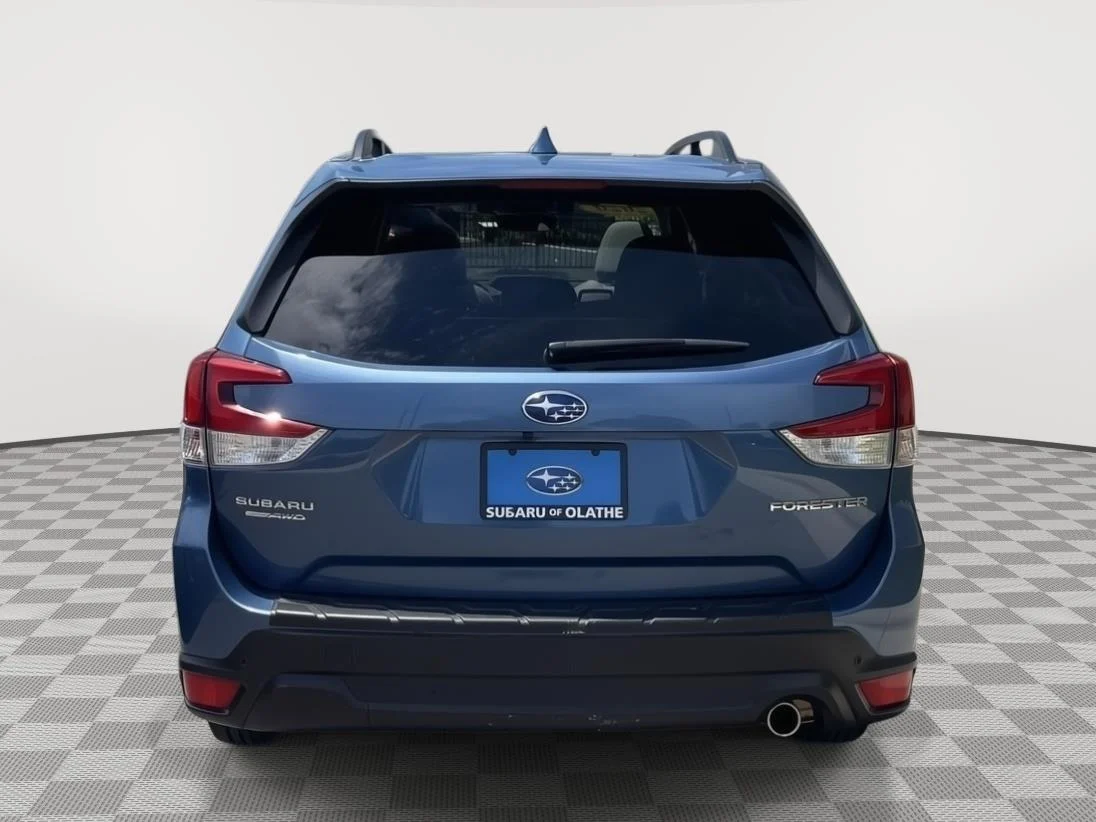 Used 2020 Horizon Blue Pearl Subaru Limited image 14