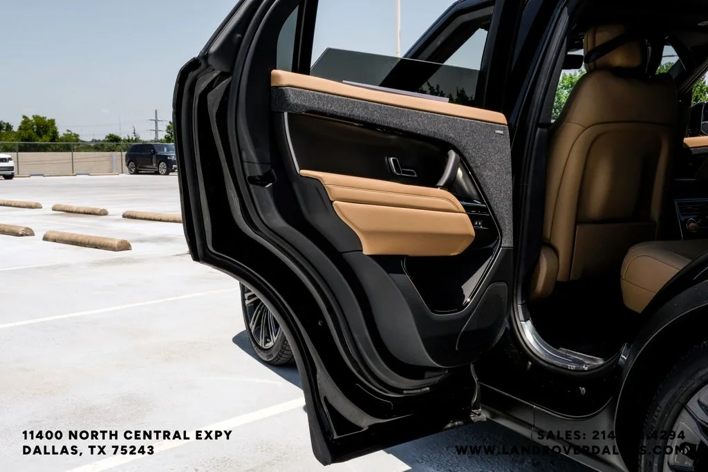 New 2026 Santorini Black Metallic Land Rover SE image 47