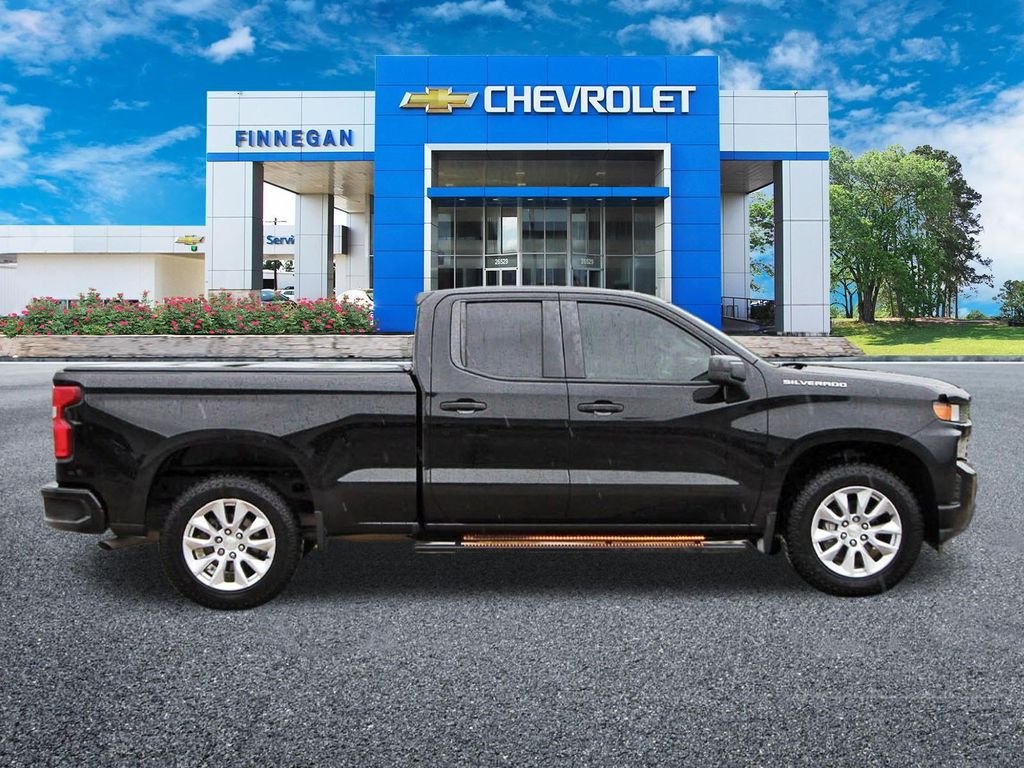 Used 2021 Black Chevrolet Custom image 8