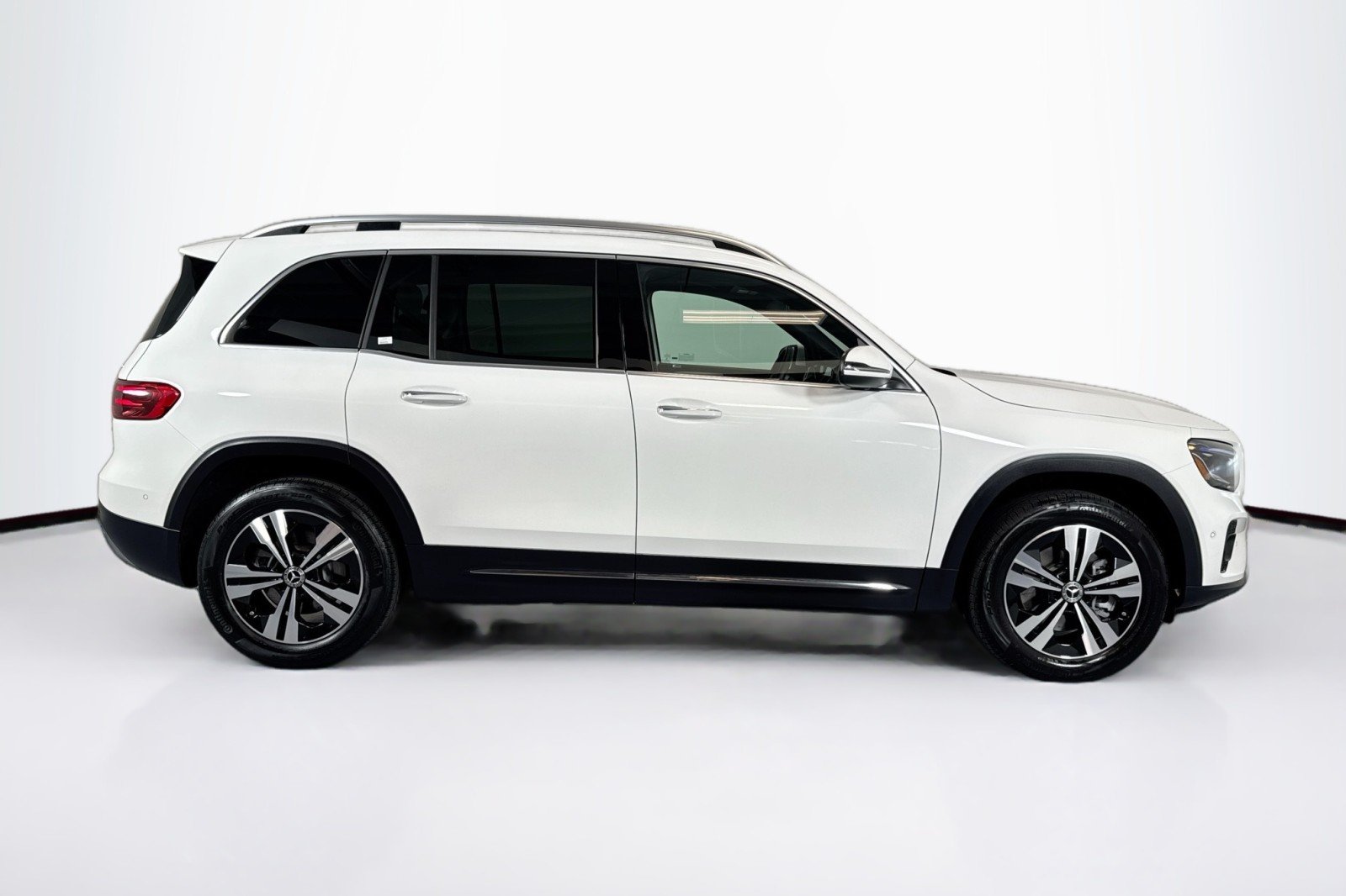 Certified Used 2026 Polar White Mercedes-Benz GLB 250 4MATIC® SUV image 4