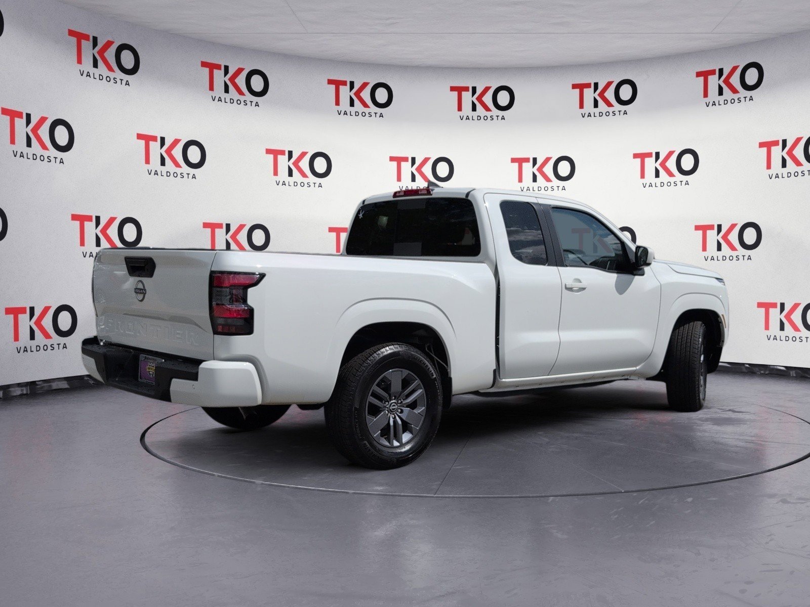 Used 2025 Glacier White Nissan S image 4
