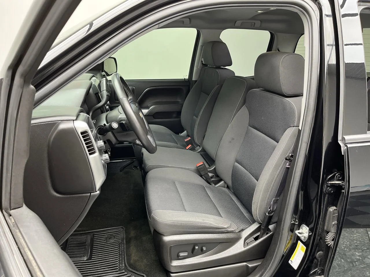 Used 2017 BLACK Chevrolet LT image 9
