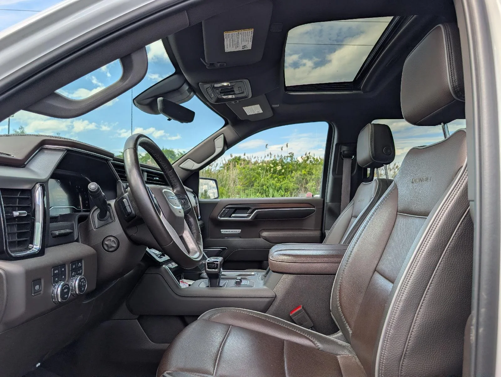 Used 2024 White Frost Tricoat GMC Denali image 13