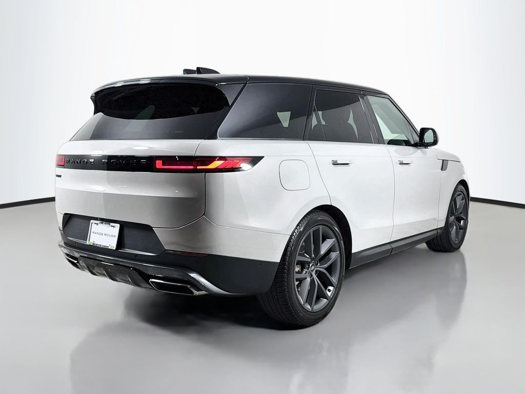 Certified Used 2024 Gray Land Rover SE image 5