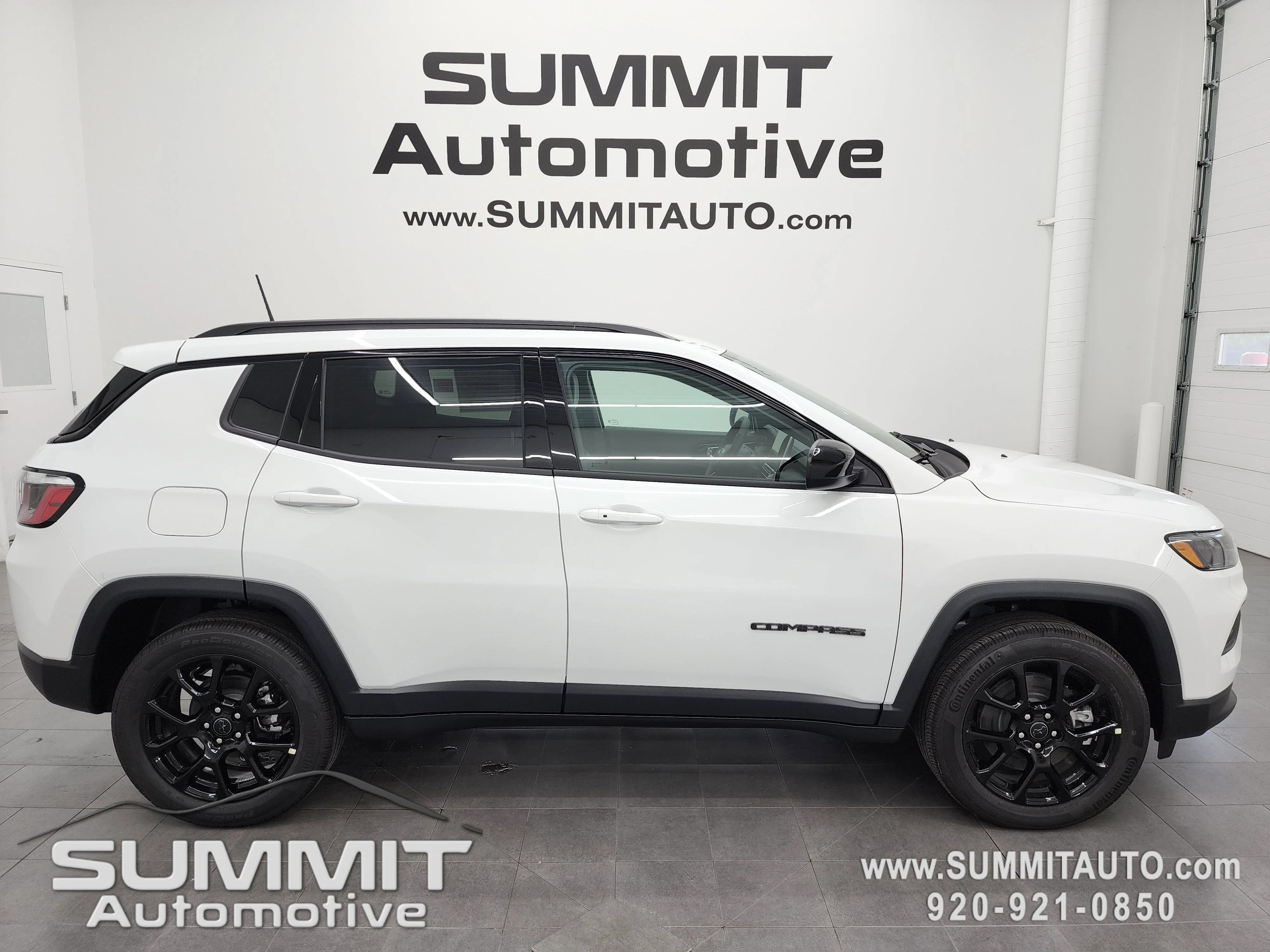 New 2026 Bright White Clearcoat Jeep Latitude image 1