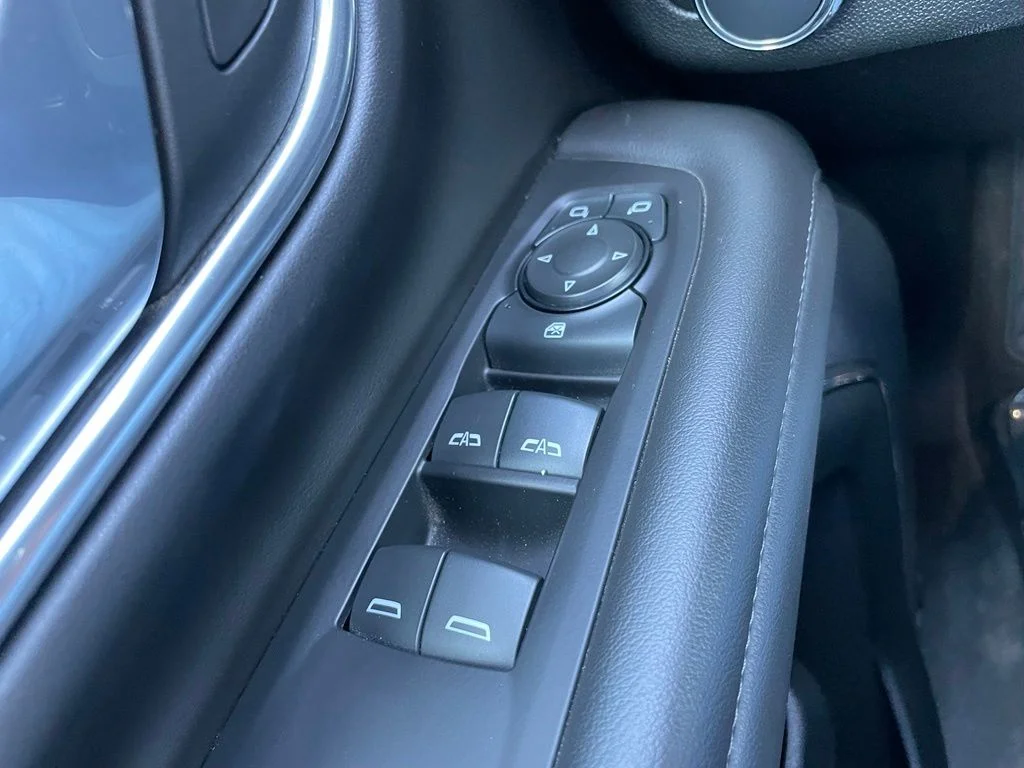 Used 2024 White GMC SLE image 24