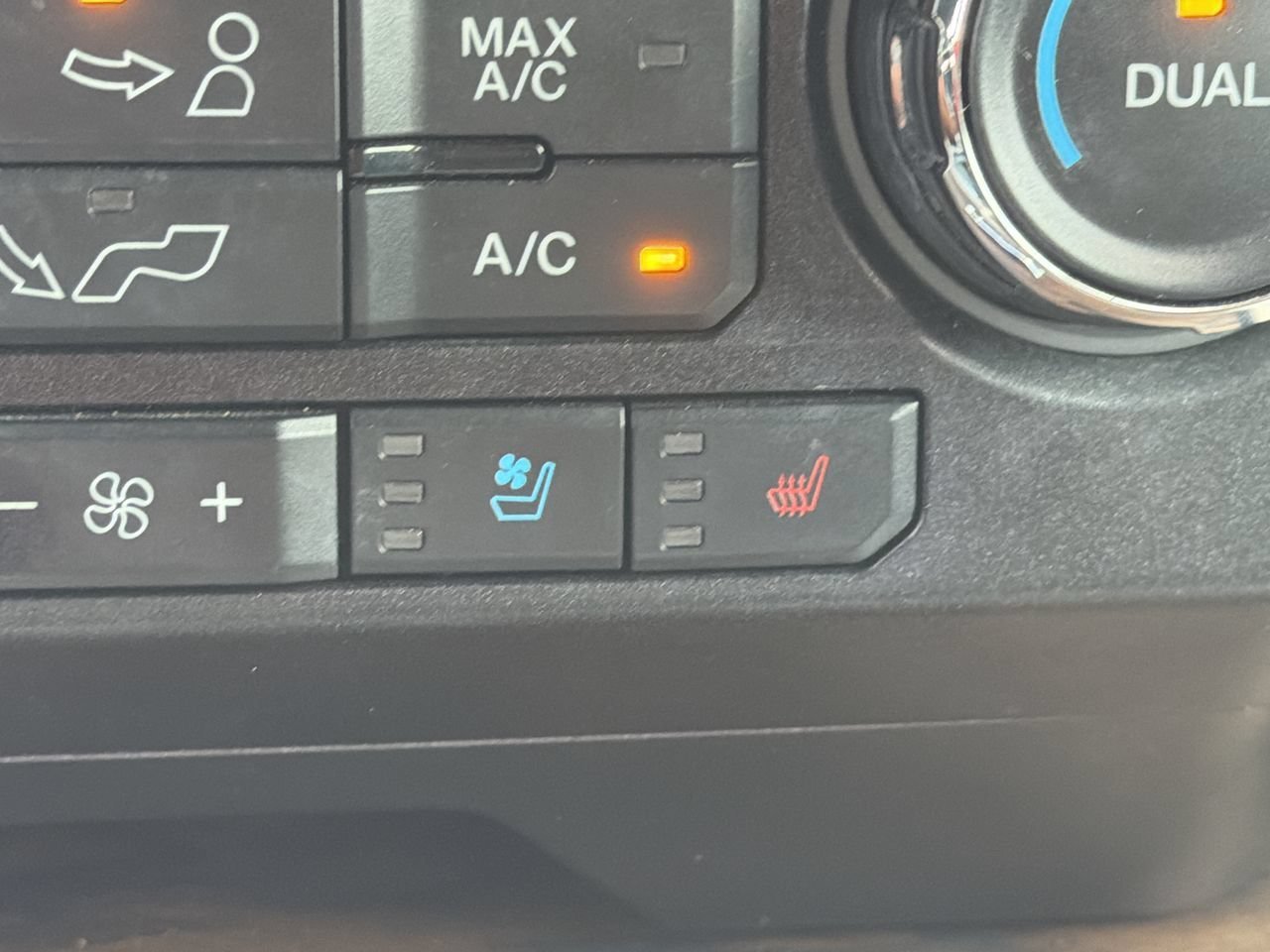 Used 2019 Magnetic Ford Lariat image 25