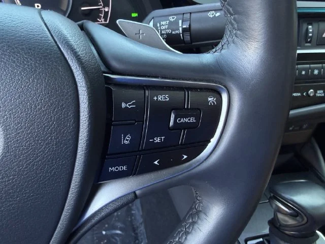 2024 Lexus ES Hybrid 300h - Photo 13