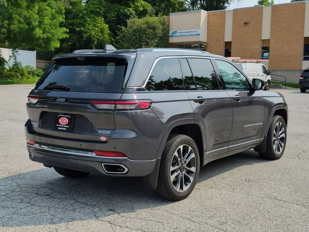 Used 2022 Gray Jeep Overland image 3