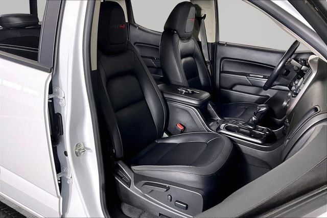 Used 2022 White GMC AT4 w/Leather image 28