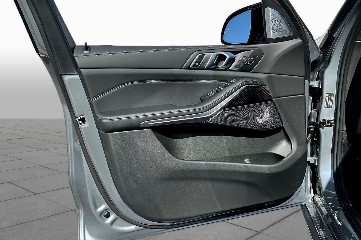 New 2026 Skyscraper Grey Metallic BMW M60i image 10