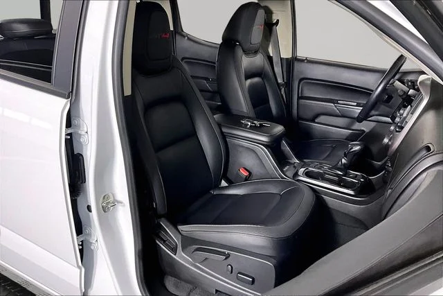 Used 2022 White GMC AT4 w/Leather image 28