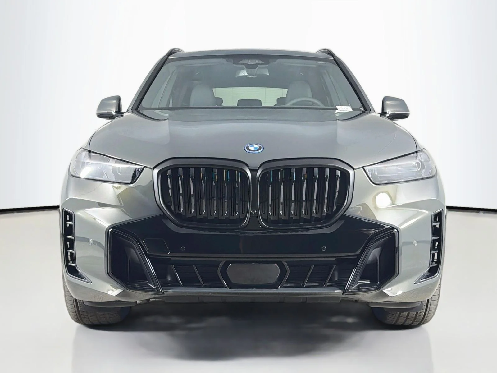 New 2026 Dravit Grey Metallic BMW xDrive50e image 2
