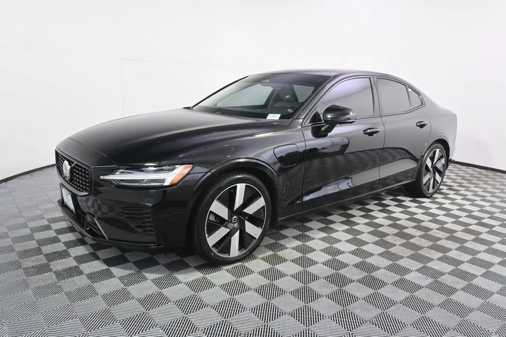 Used 2023 Black Volvo Plus Dark Theme image 2
