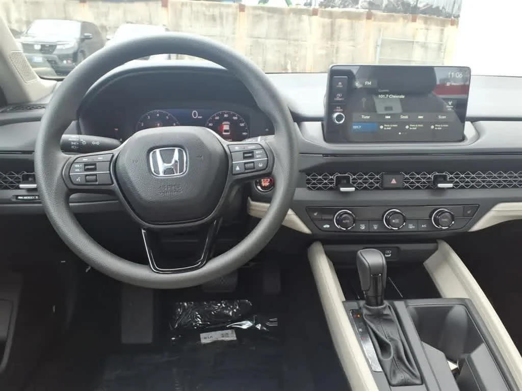 New 2026 Platinum White Pearl Honda SE image 9