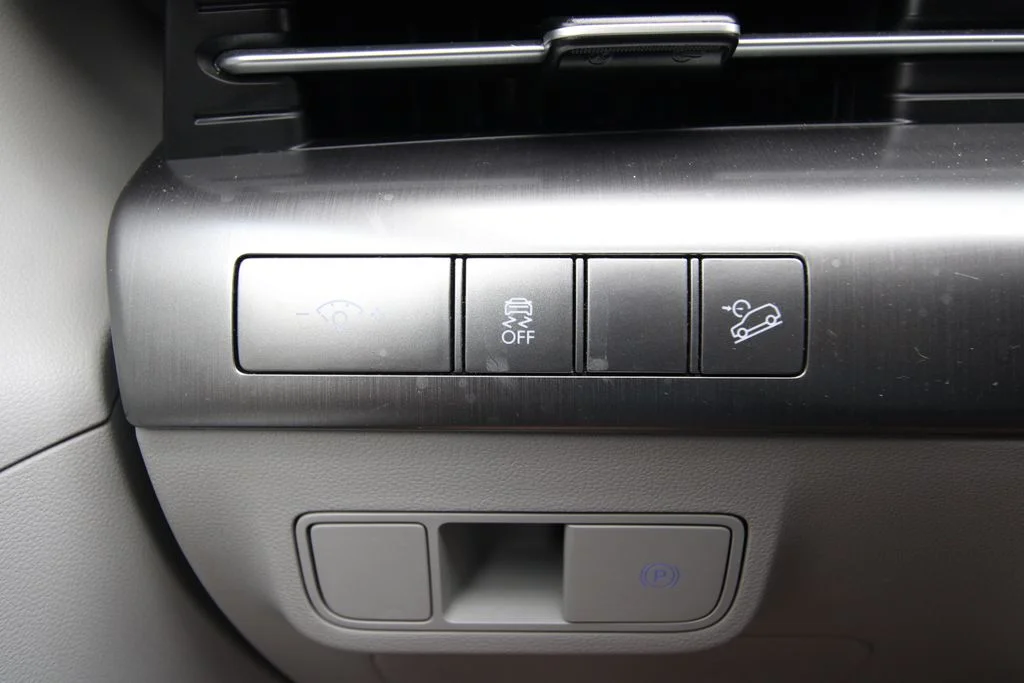 Used 2025 Black Hyundai SEL image 20