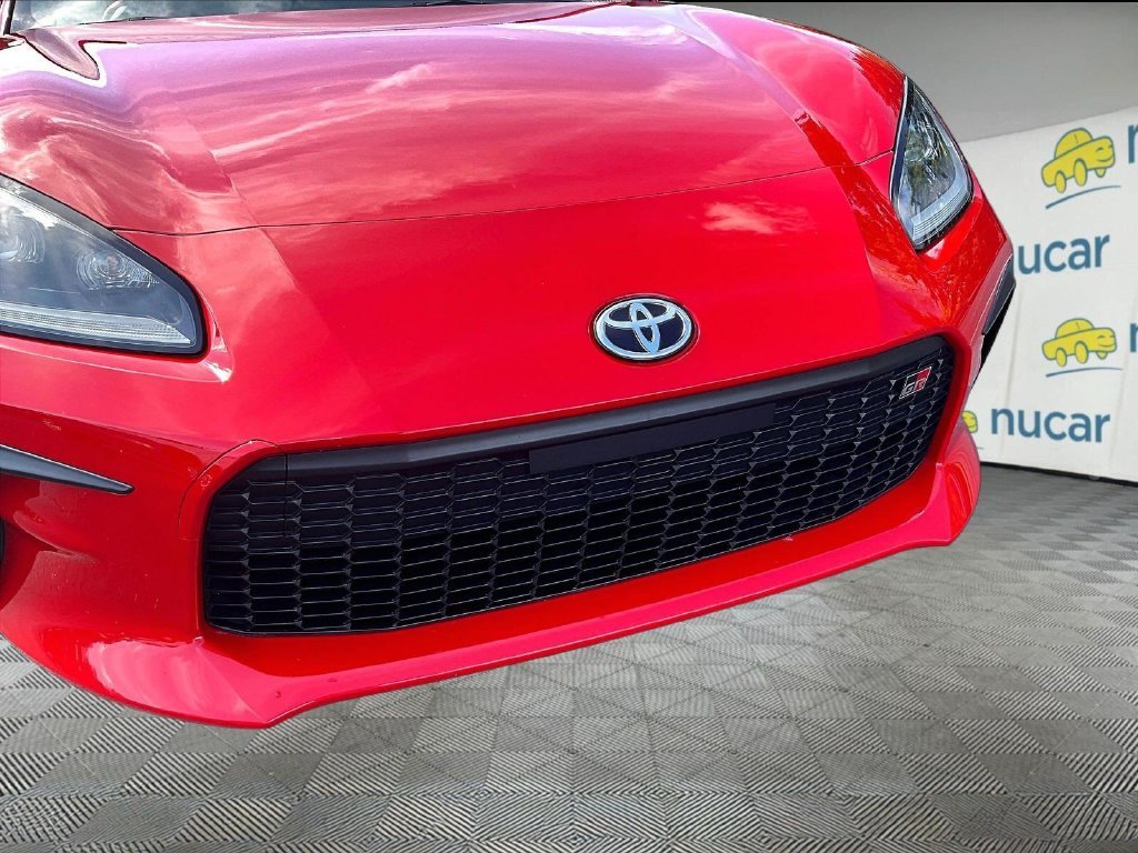 Used 2023  Toyota Premium image 30