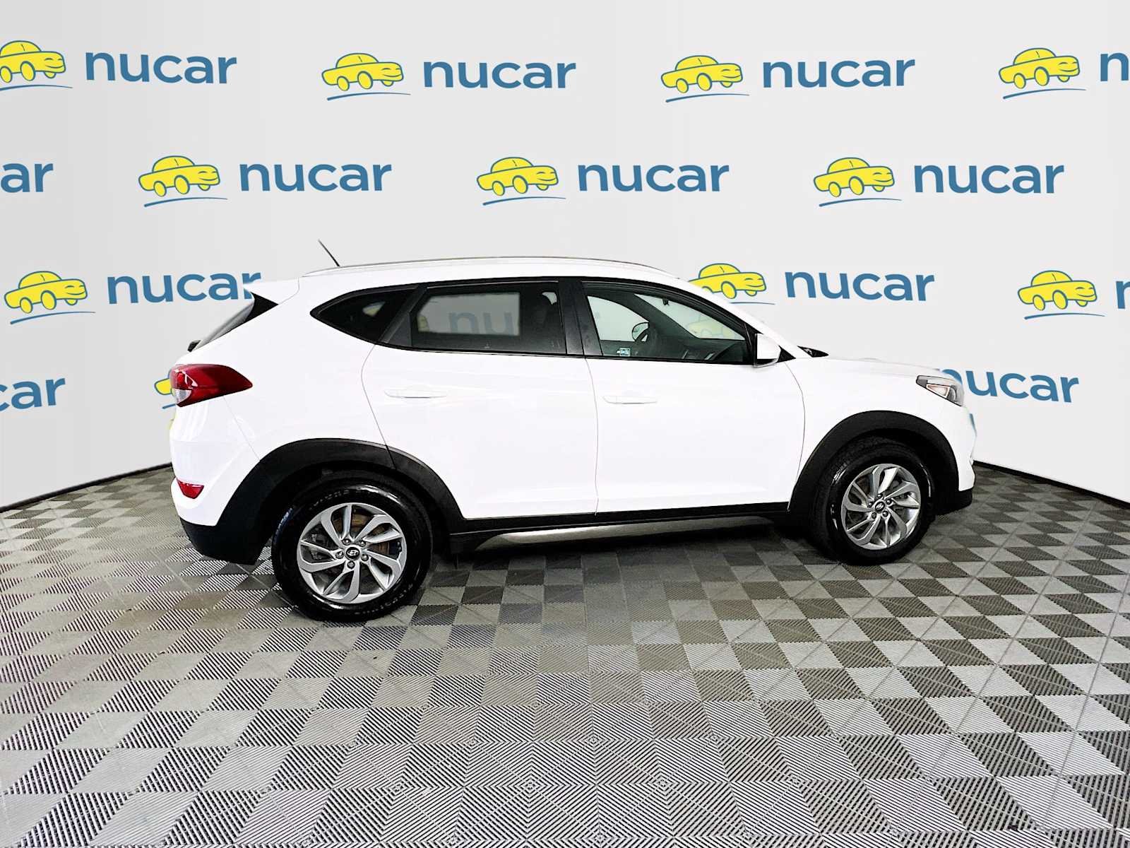 Used 2016 Dazzling White Hyundai SE image 8