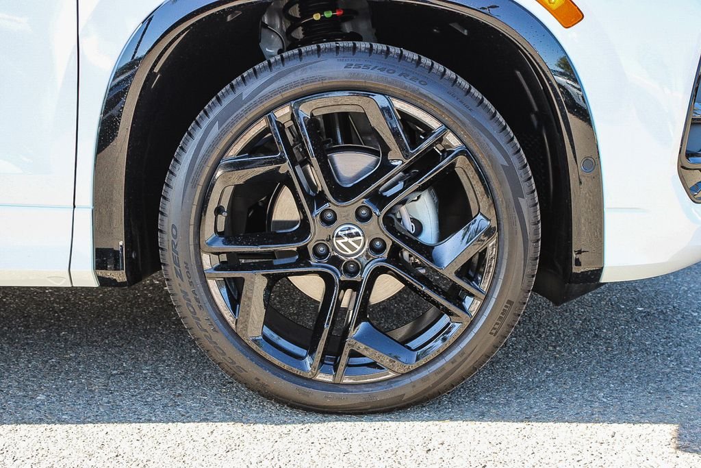 New 2026 White Volkswagen SE R-Line Black image 10