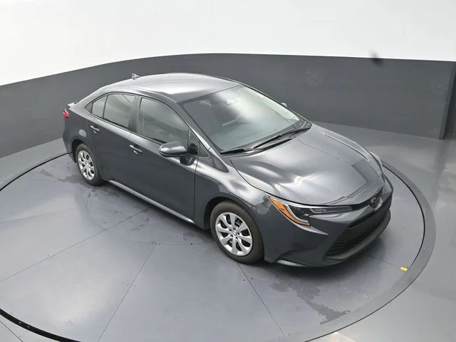 Used 2024  Toyota LE image 22