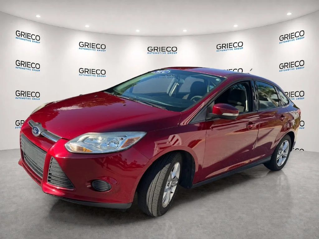 Used 2013 Red Ford SE image 3