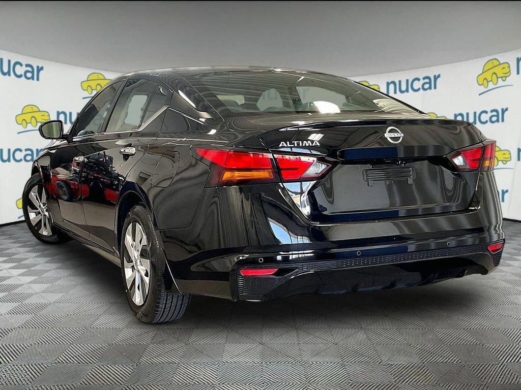 Used 2024 Black Nissan 2.5 S image 4