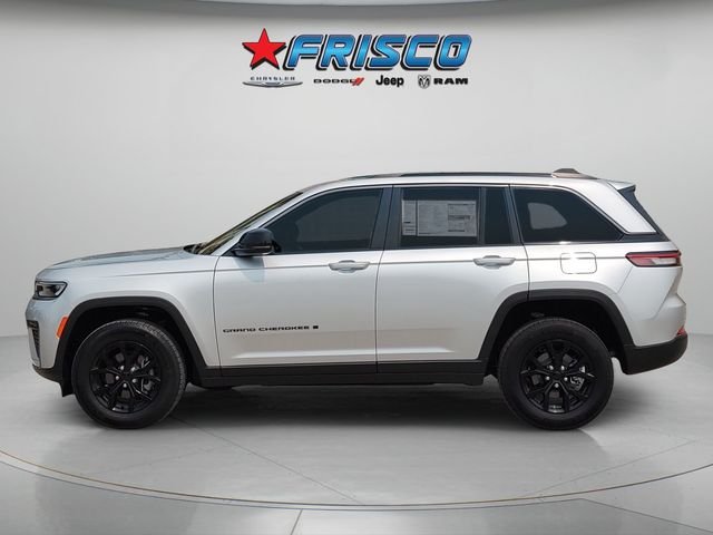 New 2026 Silver Zynith Exterior Paint Jeep Altitude image 4