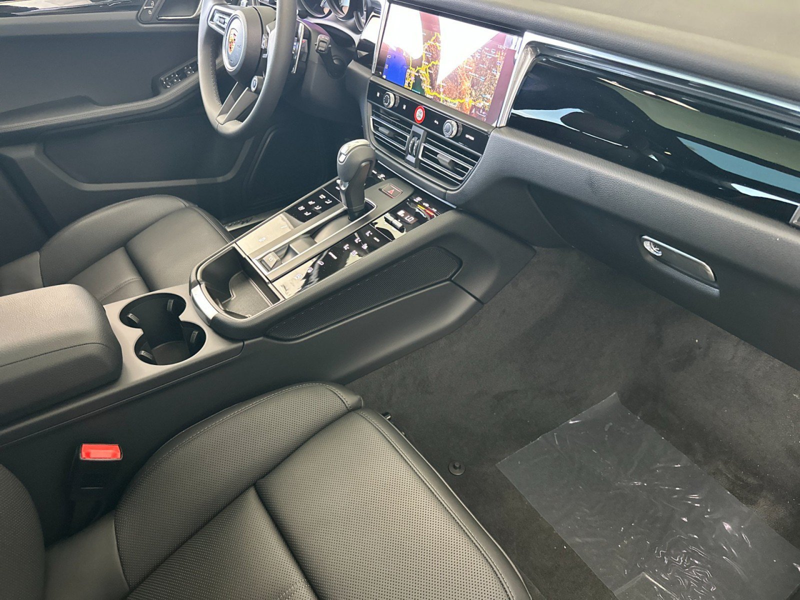 2026 Porsche Macan S - Photo 16
