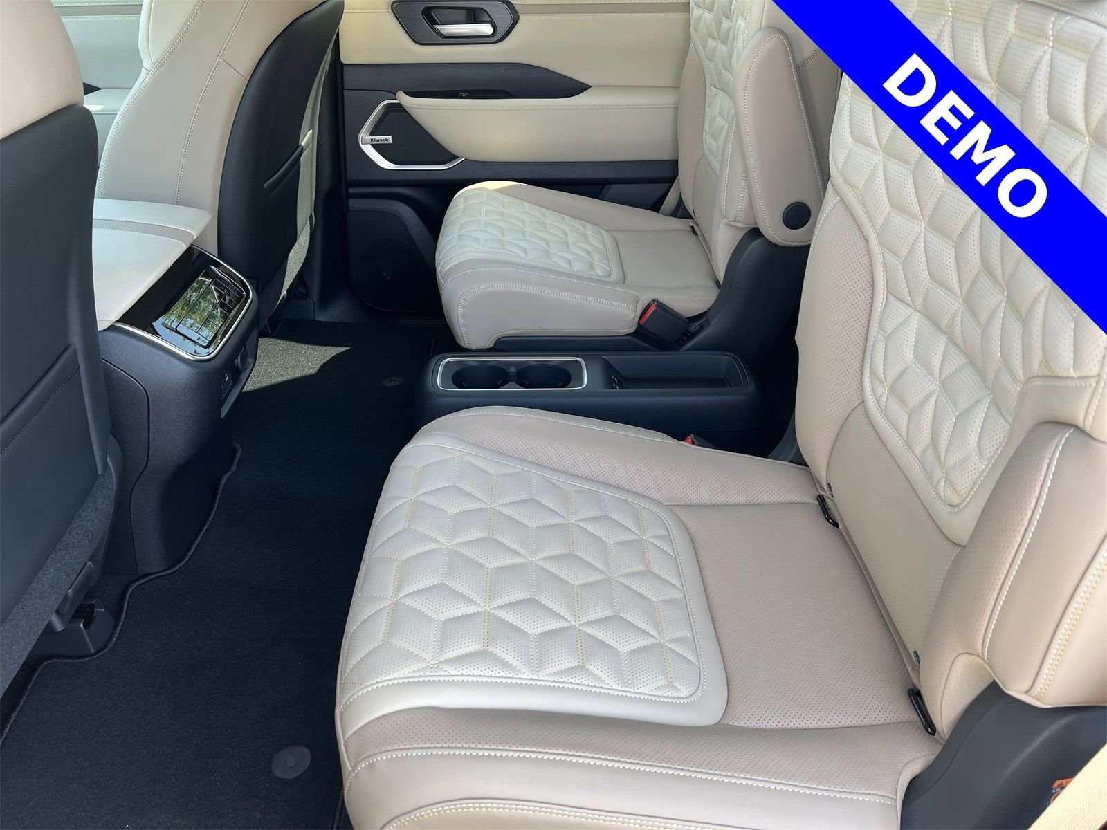 2025 Nissan Armada Platinum Reserve - Photo 25