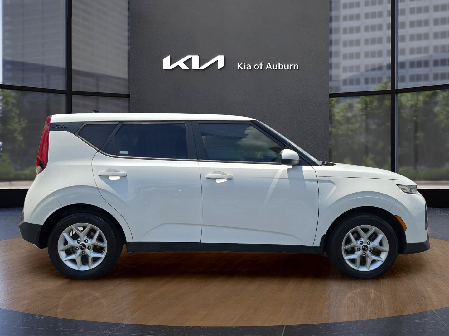 Used 2020 White Kia S image 5